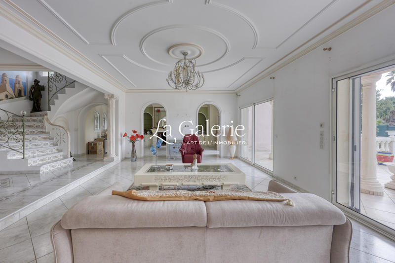 Villa - 250 m² - 6 pièces