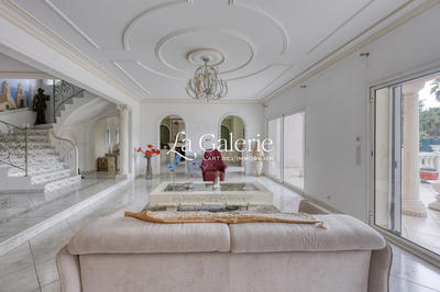 Villa - 250 m² - 6 pièces