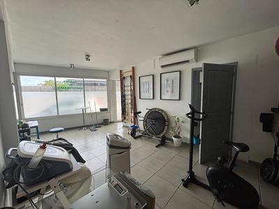 Local d'activités - 59 m² - 4 pièces