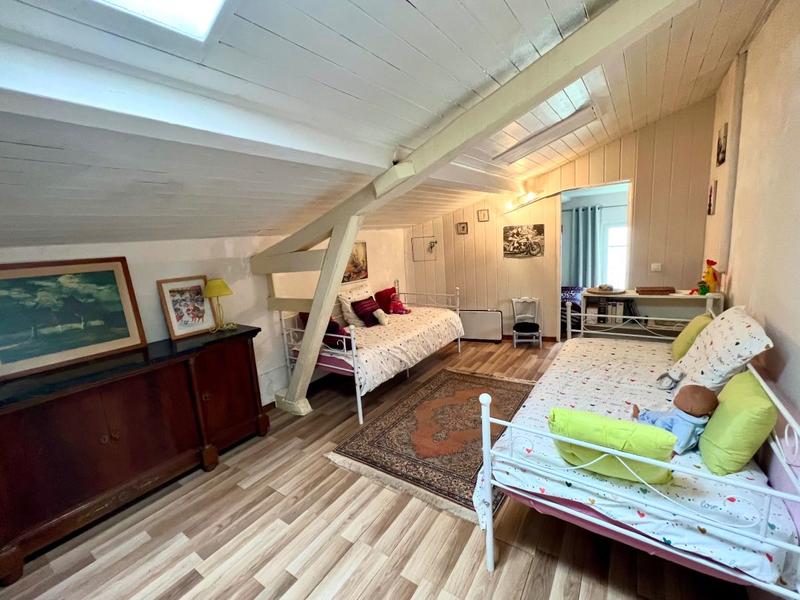 Maison - 168 m² - 8 pièces