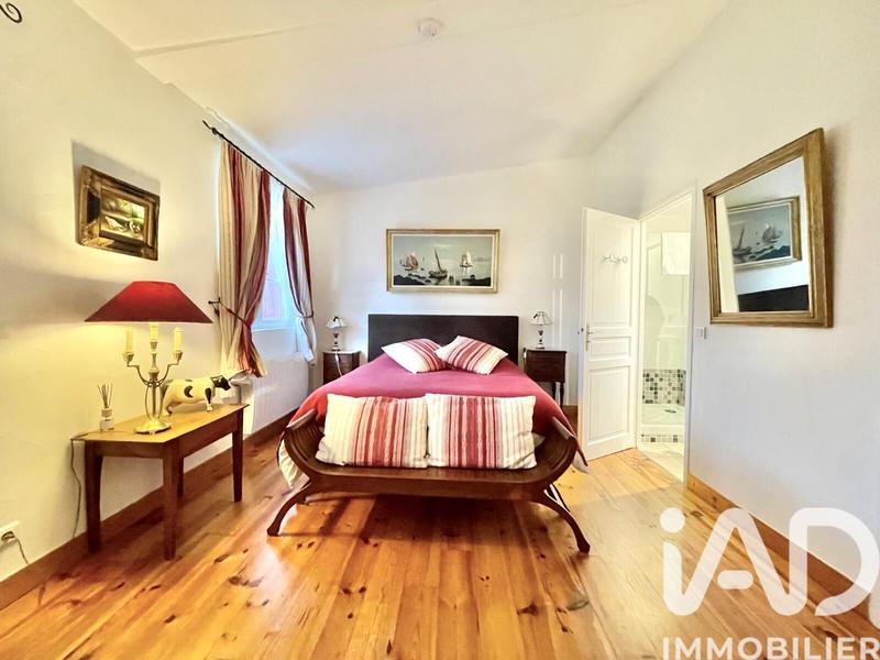 Maison - 239 m² - 9 pièces