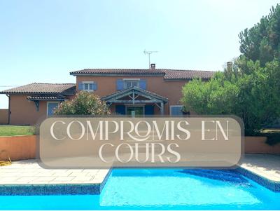 Maison - 221 m² - 7 pièces