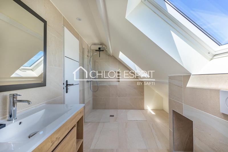 Maison - 167 m² - 10 pièces