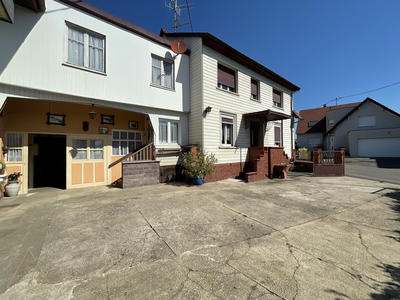 Propriété - 181 m² - 9 pièces