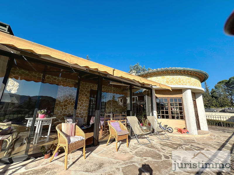 Maison - 220 m² - 9 pièces