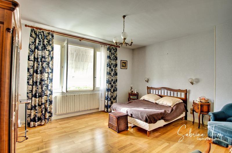 Propriété - 245 m² - 7 pièces