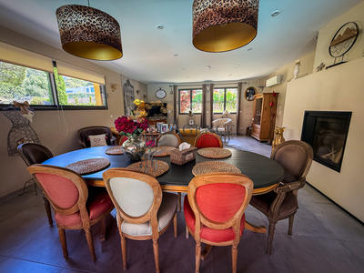 Maison - 215 m² - 8 pièces