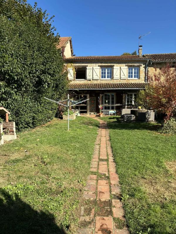 Maison de village - 544 m² - 8 pièces