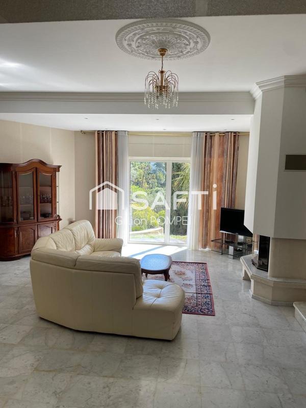 Villa - 232 m² - 6 pièces