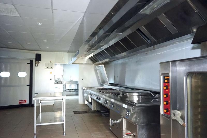 Local commercial - 250 m² - 12 pièces