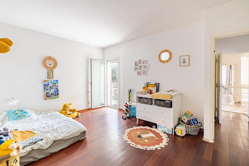 Maison - 242 m² - 5 pièces