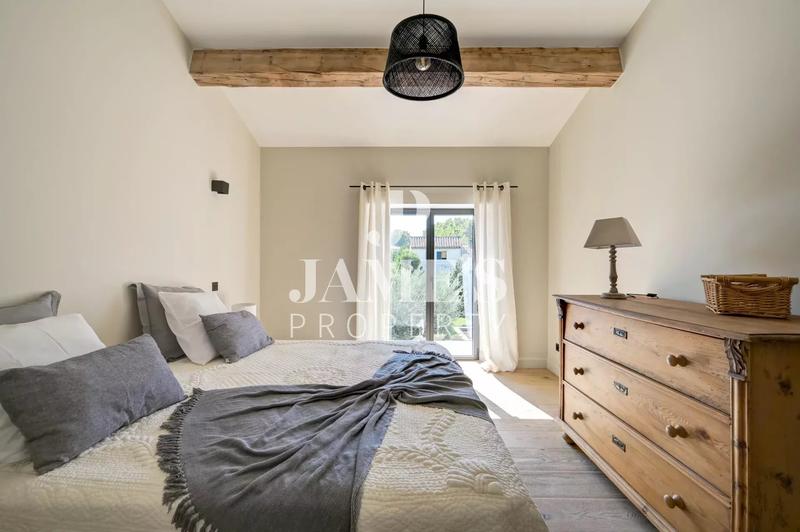 Maison - 250 m² - 5 pièces