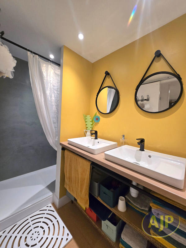 Immeuble - 32 m² - 7 pièces