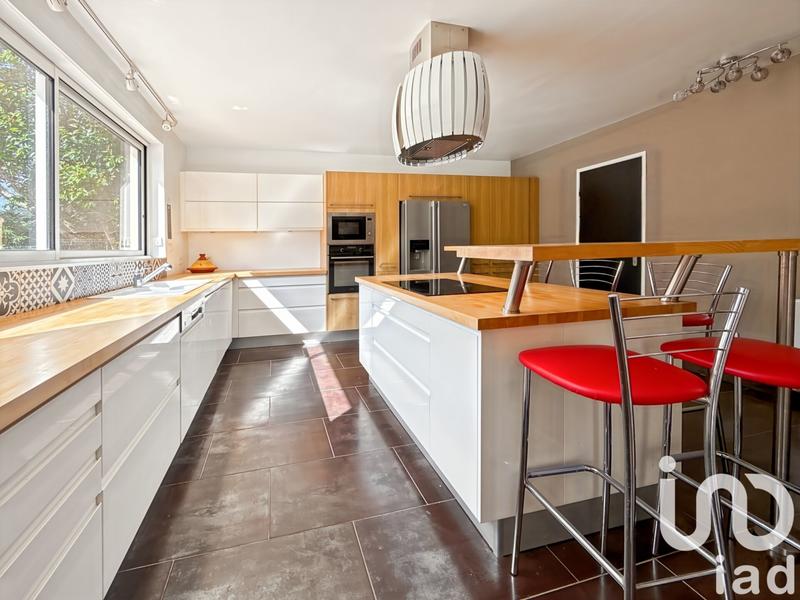 Maison - 209 m² - 8 pièces