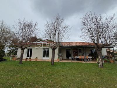 Maison traditionnelle - 168 m² - 4 pièces