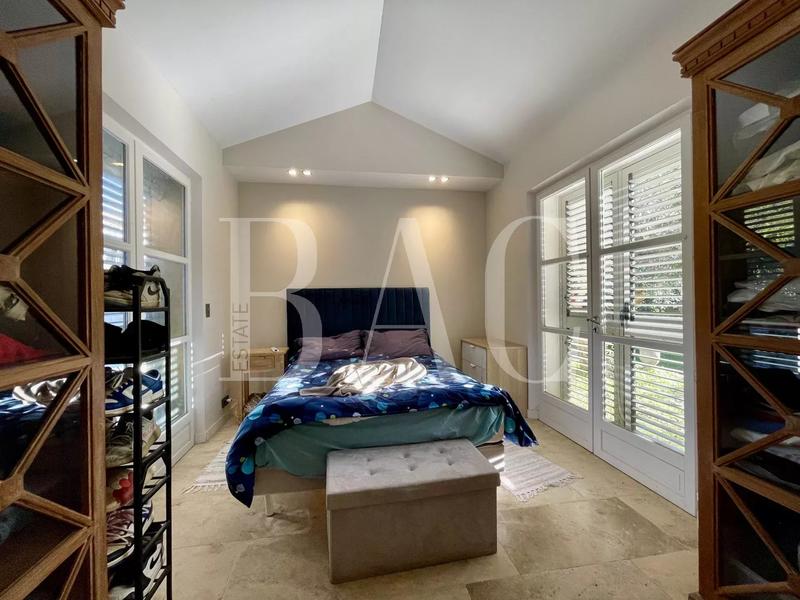 Villa - 273 m² - 12 pièces