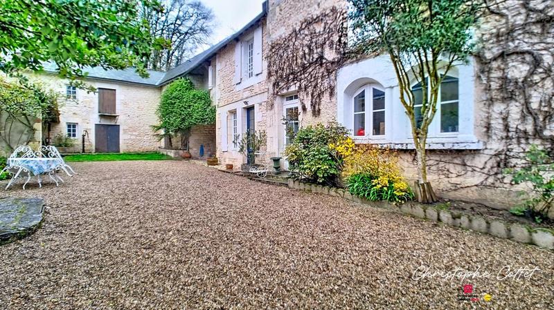 Maison - 207 m² - 8 pièces