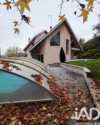 Maison - 185 m² - 8 pièces