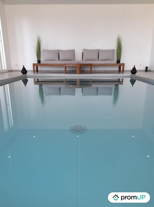 Maison - 330 m² - 6 pièces