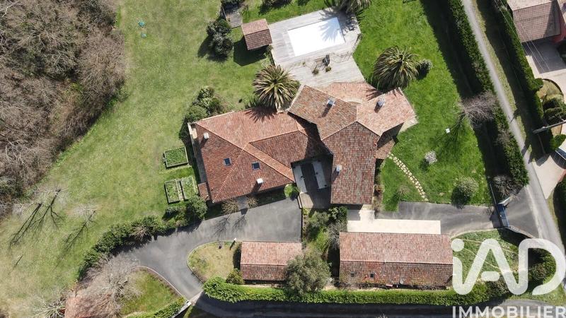 Maison de maîtres - 540 m² - 14 pièces