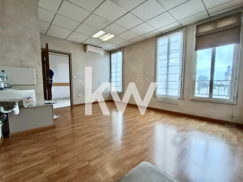 Magasins - 308 m² - 16 pièces