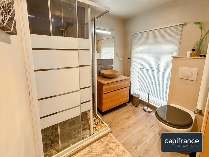 Maison - 230 m² - 7 pièces