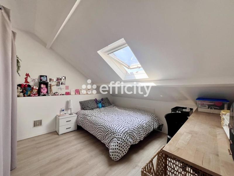 Maison - 201 m² - 8 pièces