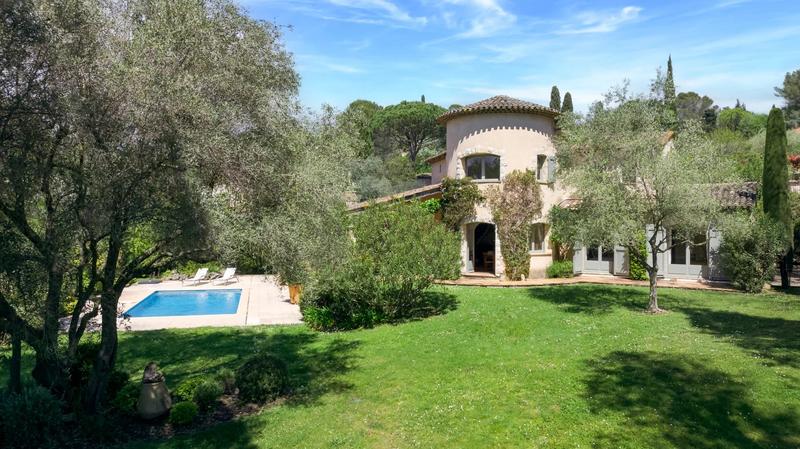 Maison - 195 m² - 7 pièces