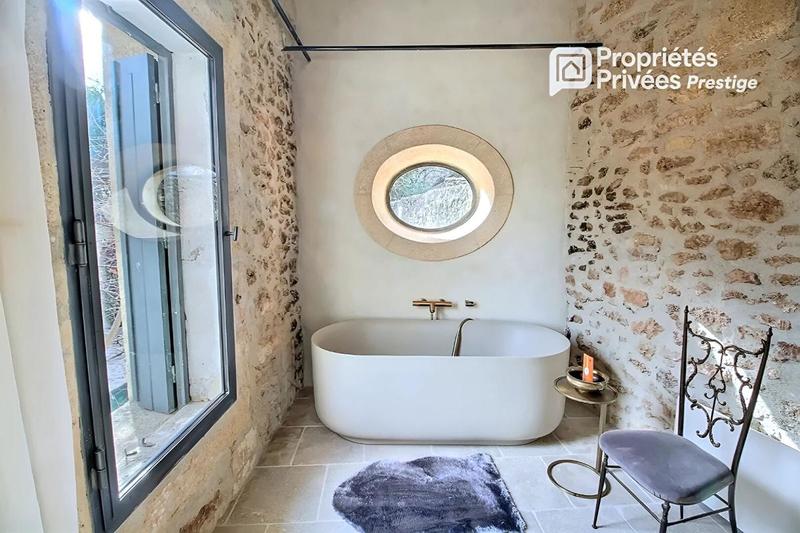 Demeure - 330 m² - 11 pièces