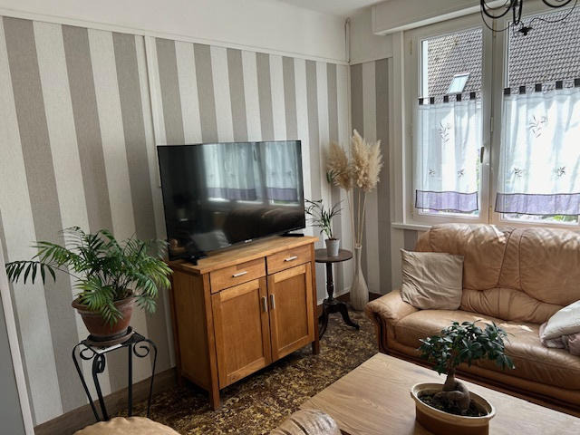 Maison - 80 m² - 8 pièces