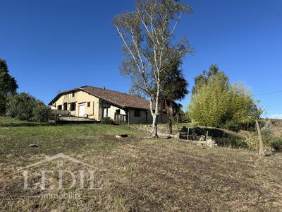 Propriété - 260 m² - 4 pièces