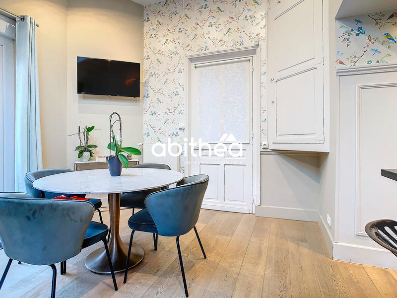 Maison - 330 m² - 11 pièces