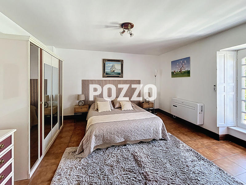 Maison - 480 m² - 17 pièces