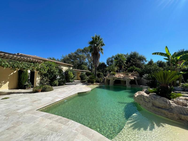 Villa - 469 m² - 9 pièces