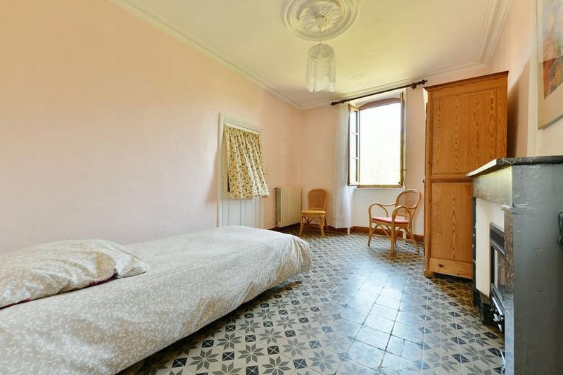 Maison en pierre - 274 m² - 11 pièces