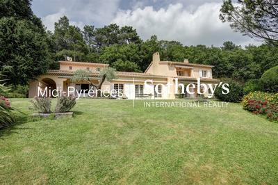 Maison - 355 m² - 10 pièces