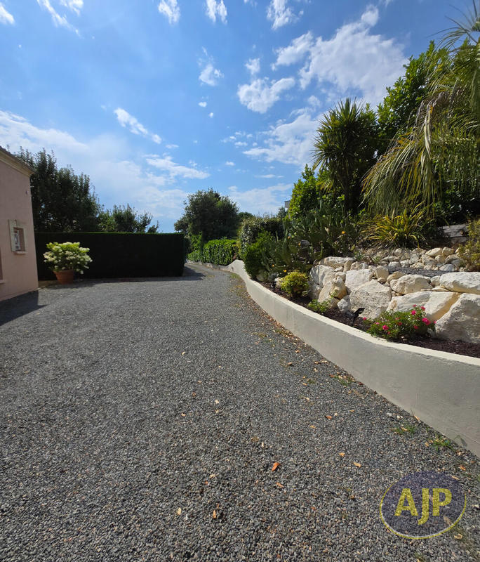 Maison - 205 m² - 6 pièces