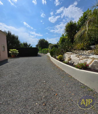 Maison - 205 m² - 6 pièces