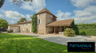 Maison - 261 m² - 8 pièces