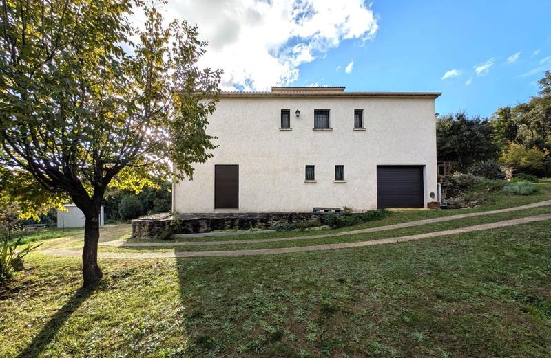 Propriété - 219 m² - 7 pièces