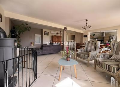 Maison - 247 m² - 9 pièces