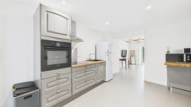 Maison - 236 m² - 7 pièces