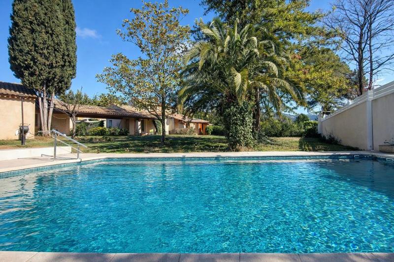 Propriété - 206 m² - 7 pièces