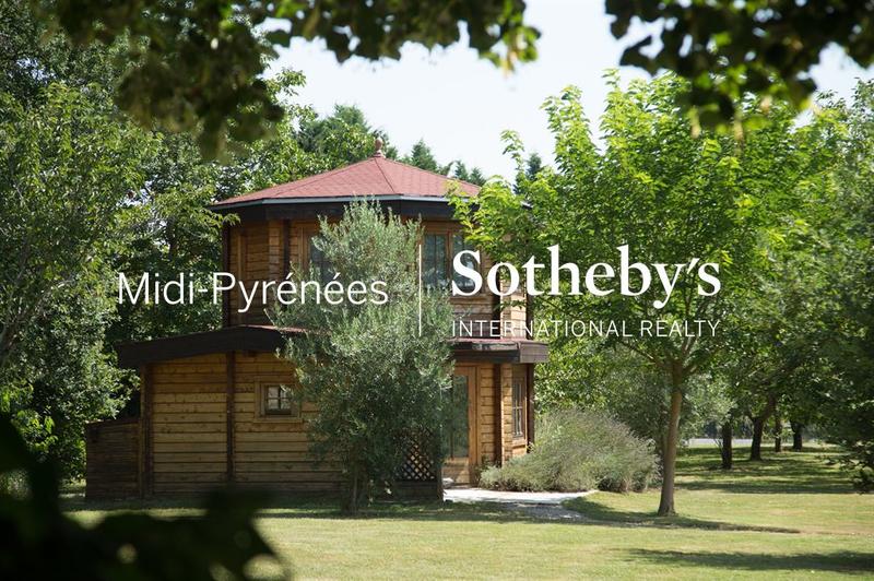 Propriété - 661 m² - 16 pièces