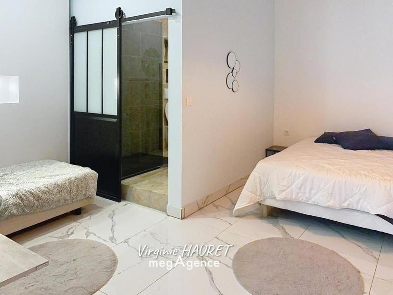 Maison en pierre - 343 m² - 9 pièces