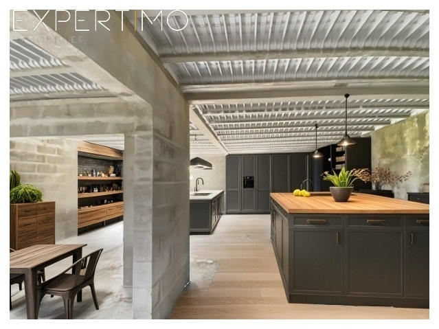 Maison - 270 m² - 5 pièces