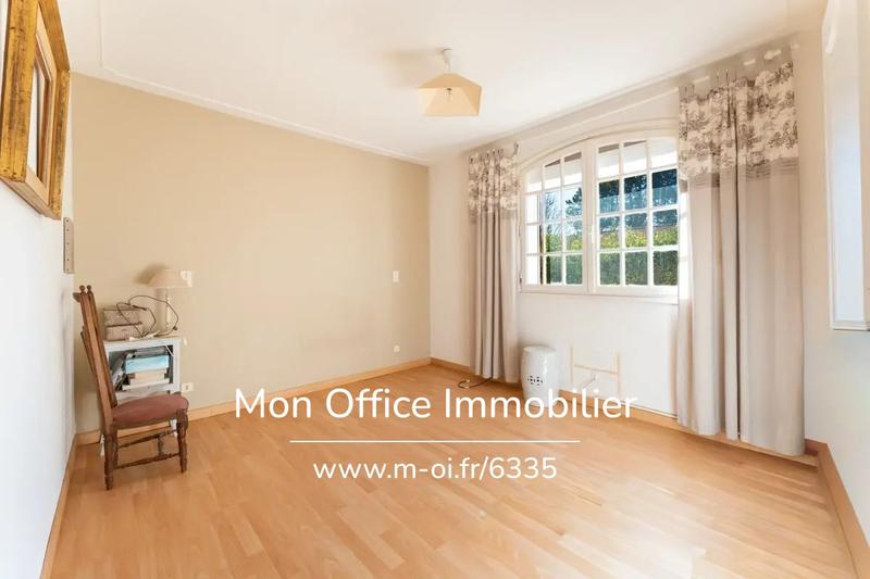 Maison - 180 m² - 7 pièces