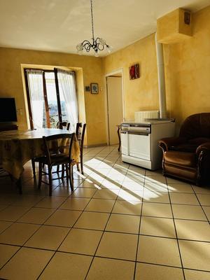 Maison - 90 m² - 6 pièces