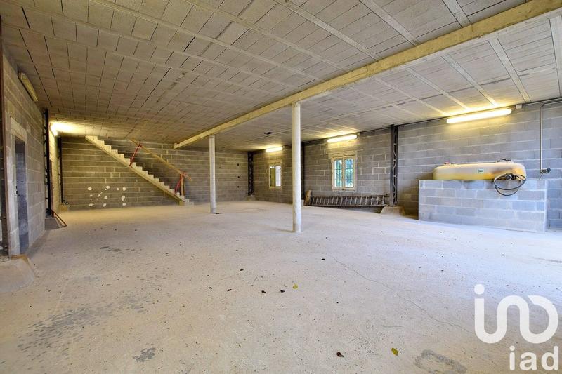 Maison - 410 m² - 6 pièces