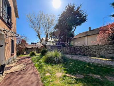 Maison traditionnelle - 153 m² - 6 pièces